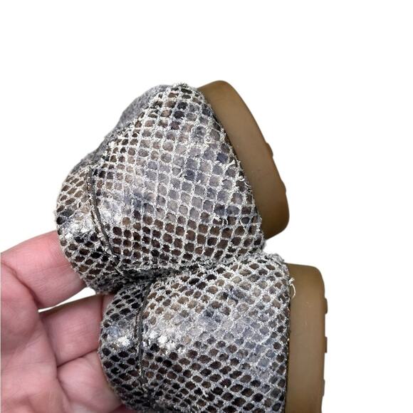 Coach Fredrica Loafers, Gray Textured Leather Flats/ Loafers GUC 7.5B - Picture 9 of 11